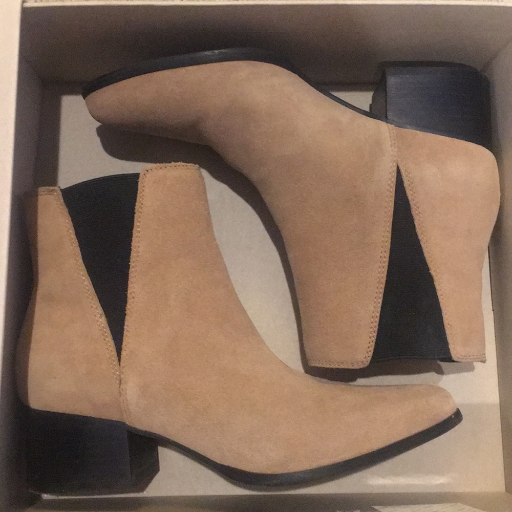 Stylish urban outfitter boot, wear inside once - Picture 2 of 4